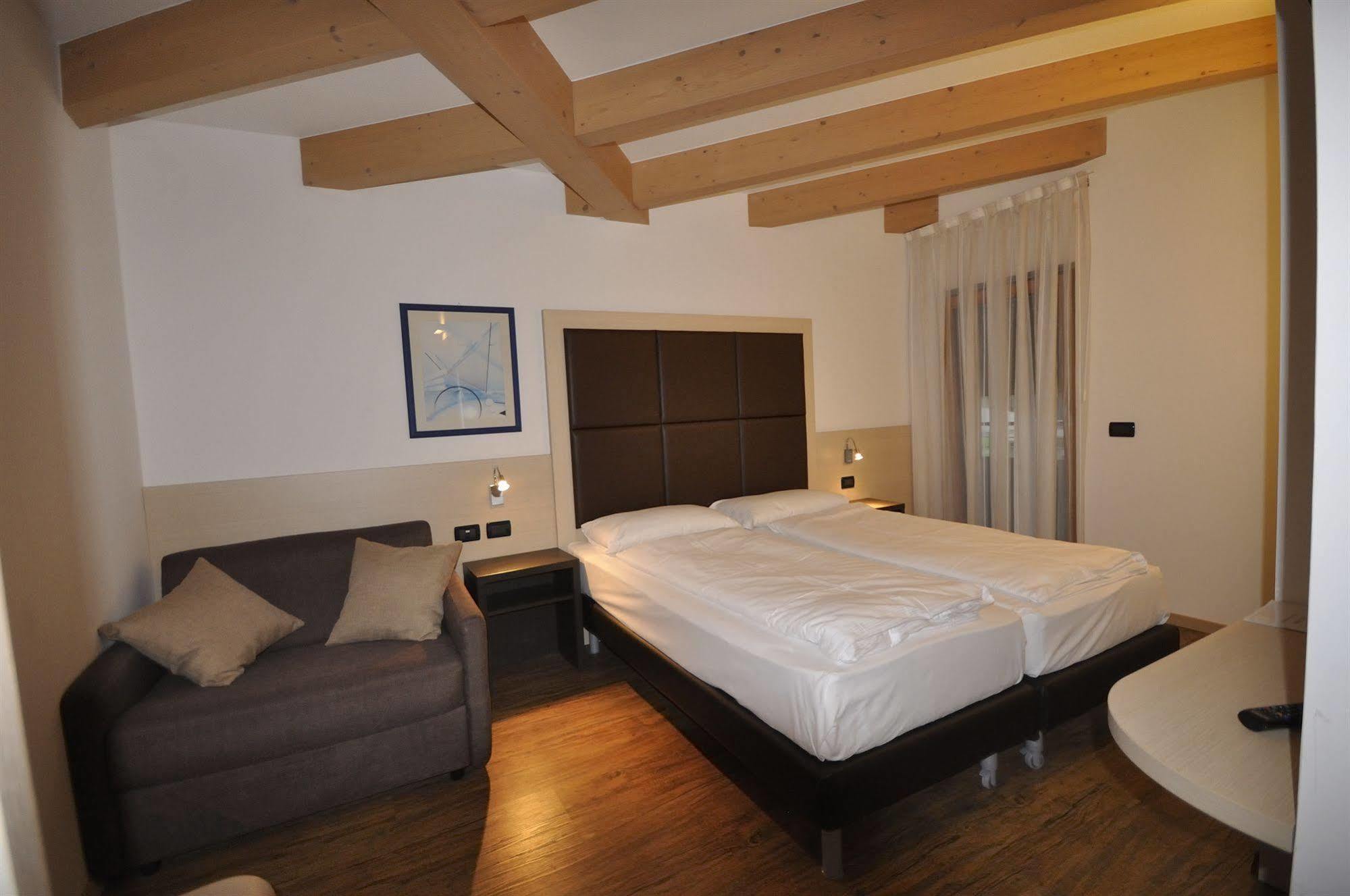 Villa Cameras Room And Breakfast Mori Buitenkant foto