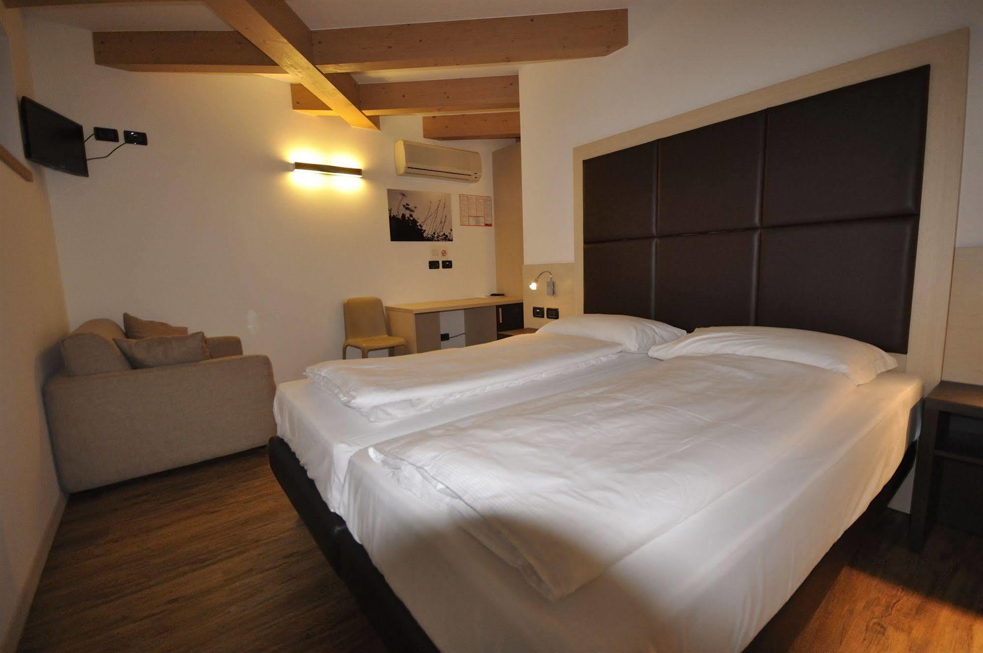 Villa Cameras Room And Breakfast Mori Buitenkant foto